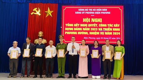 Điện Phương, tuyên dương 03 tập thể, 42 cá nhân HTXSNV năm 2023 và 9 tập thể Chi bộ được công nhận danh hiệu “Chi bộ 4 tốt”