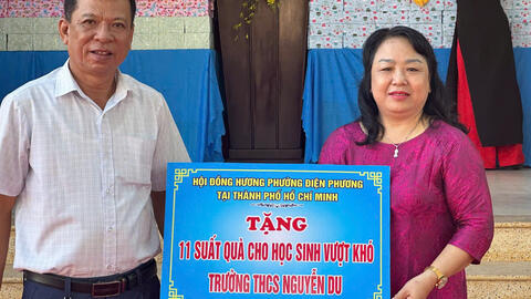 Đồng hương Điện Phương trao tặng gần 50 triệu khen thưởng học sinh