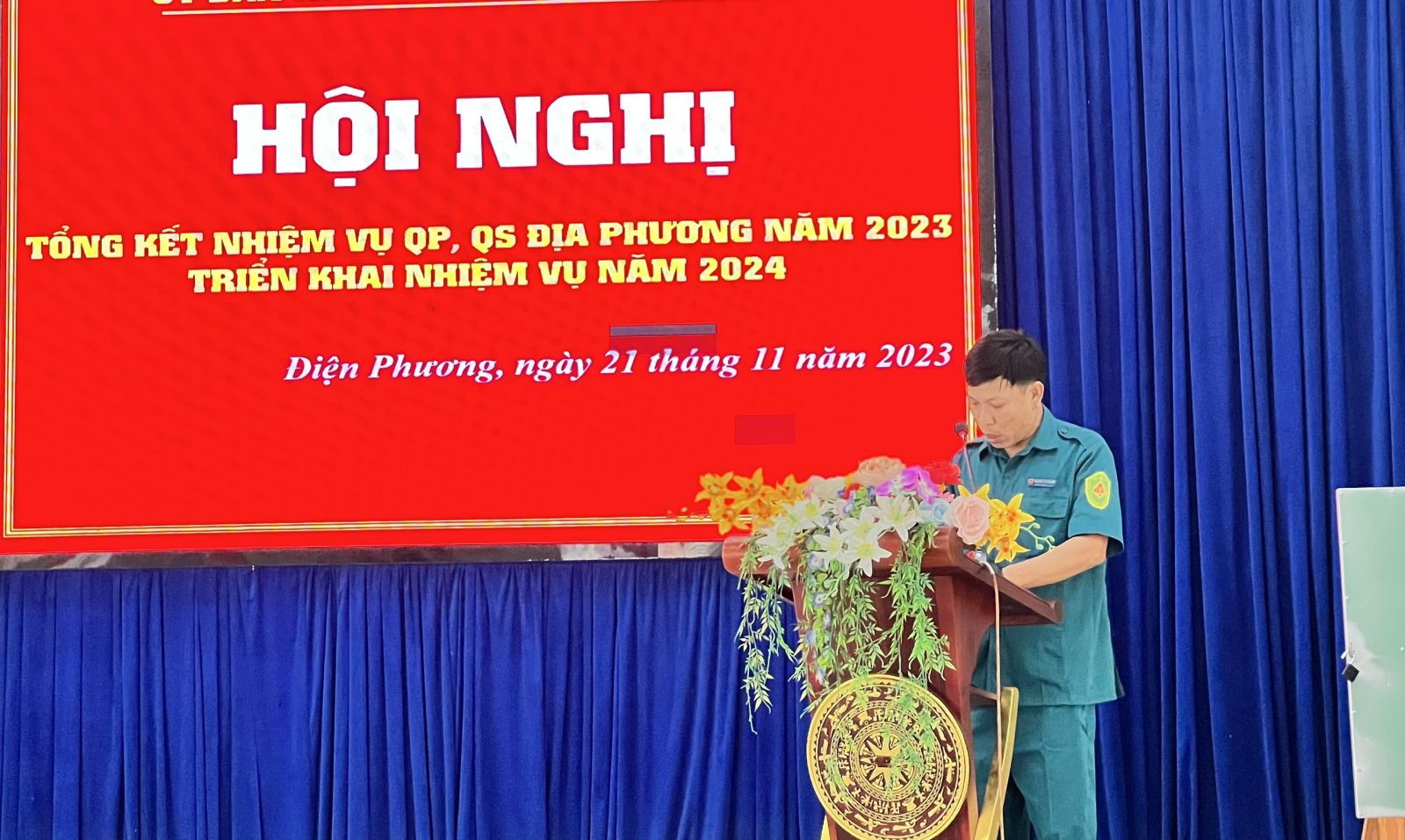 Đ/c Nguyễn Văn Thành - CHT Quân sự phường thông qua báo cáo tạ Hội nghị