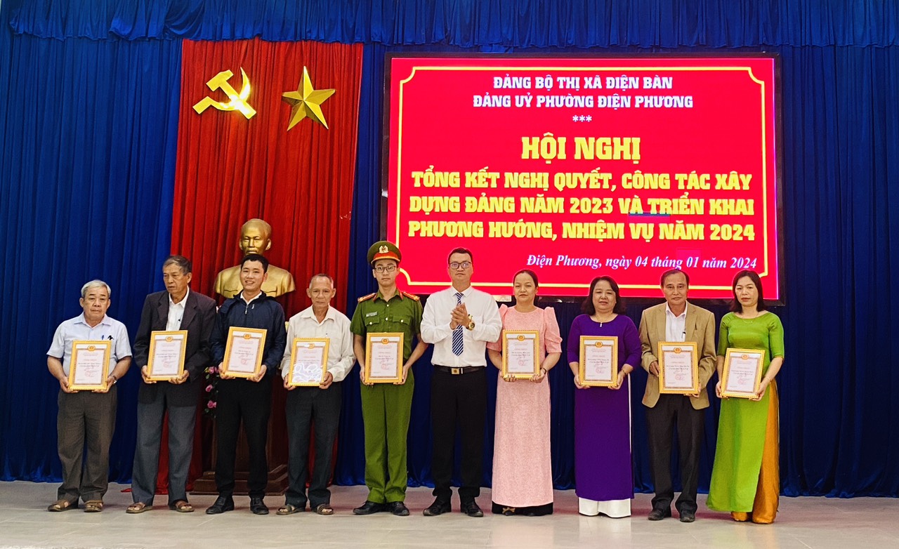Công nhận tập thể Chi bộ đạt danh hiệu "Chi bộ 4 tốt"