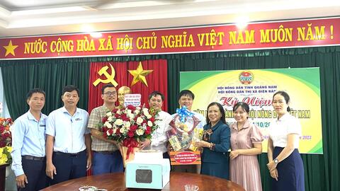 Lãnh đạo phường Điện Phương thăm chúc mừng ngày thành lập Hội Nông dân Việt Nam 14/10